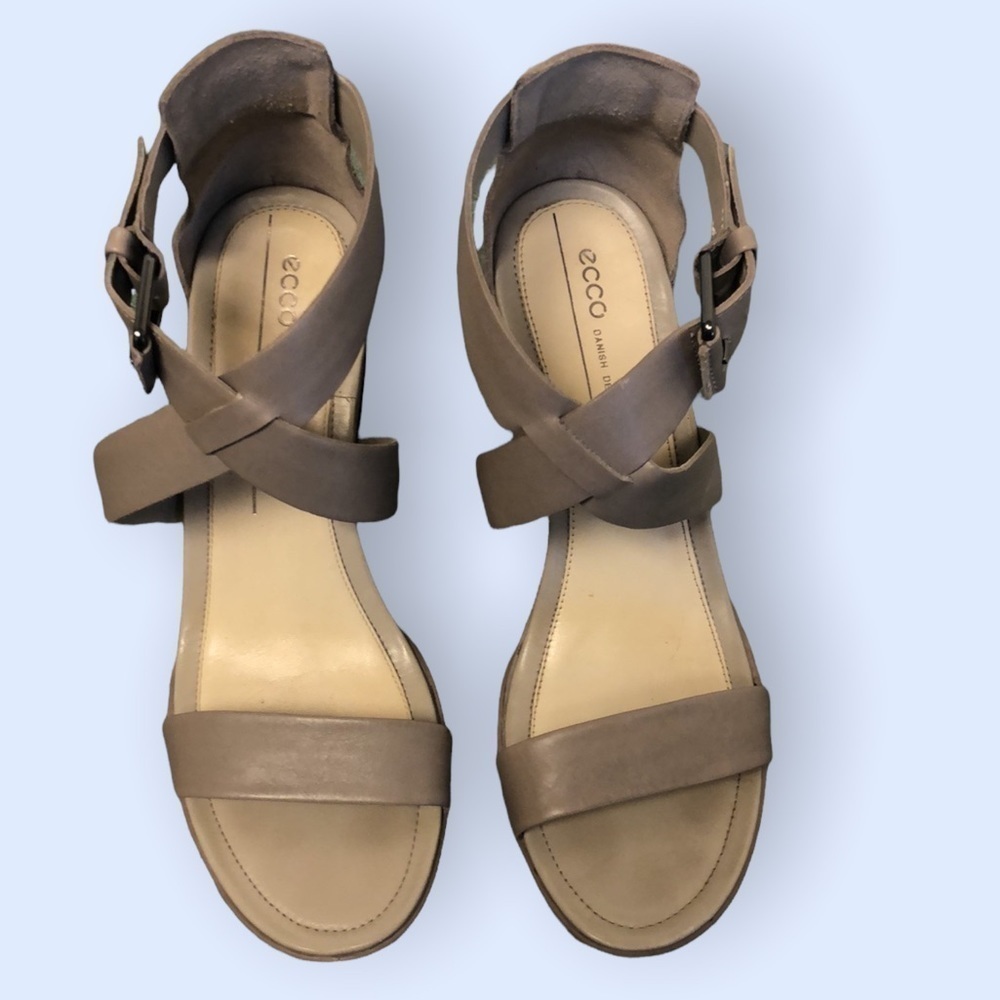 Ecco strappy chunk heels. Taupe, size 41 (10-10 1/2) NWOT - Picture 2 of 6